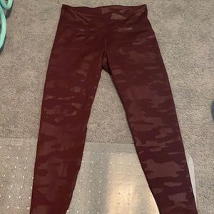 Maroon camo high rise elevate legging
